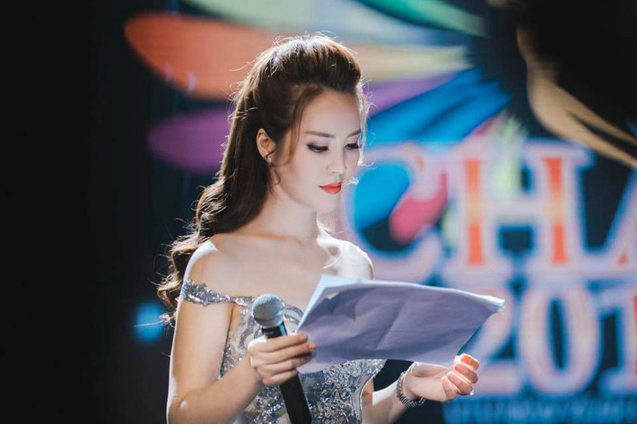 Đăng quang ngôi vị Á hậu hai tại cuộc thi Hoa hậu Việt Nam 2008, Thuỵ Vân không chọn bước chân vào làng giải trí mà tiếp tục gắn bó với công việc gian nan và khó khăn hơn nhiều. Người đẹp là gương mặt quen thuộc trên VTV.