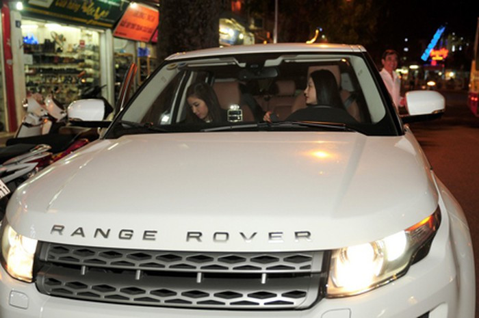 Cô từng sở hữu một chiếc Range Rover với giá khủng bằng chính số tiền mình kiếm được.