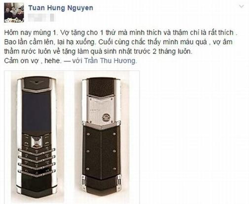 Tuấn Hưng thích một chiếc điện thoại giá hơn 100 triệu đồng, đắn đo mãi không mua được, còn Hương Baby lập tức rút ví mua tặng chồng không tiếc tay. Nguồn ảnh: Internet, FBNV. Video: Ca sĩ Tuấn Hưng trải lòng sau 2 sự cố liên tiếp. Nguồn: VTC14.