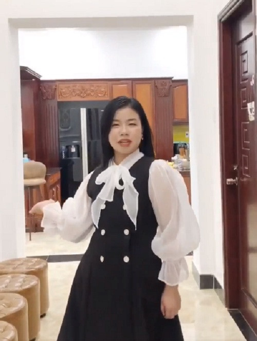 Khu bếp với nội thất hiện đại.