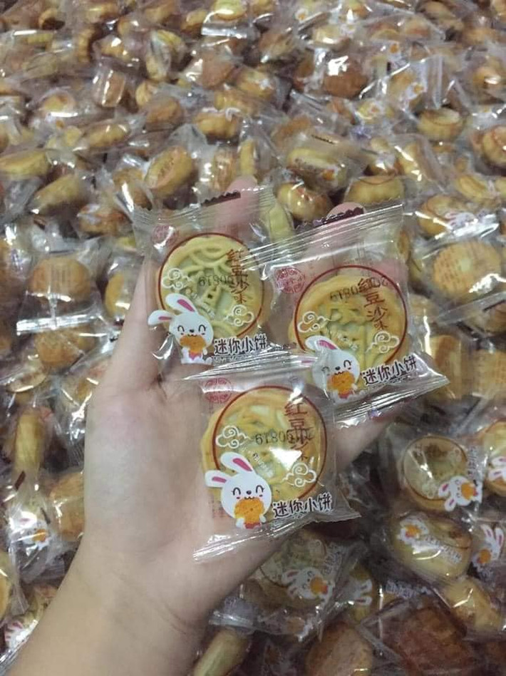 Phần lớn, bánh được rao bán theo set 10 chiếc.