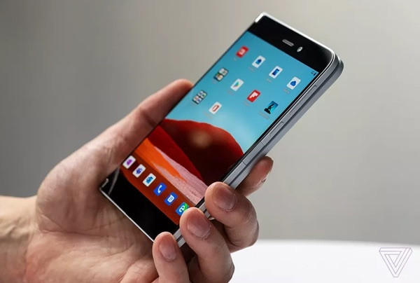 Surface Dou - điện thoại màn hình kép của ông lớn làng công nghệ Microsolf xuất hiện lần đầu tại FCC và mới đây là trên trang chứng nhận Bluetooth SIG. Được biết, hầu hết các thiết bị sẽ lộ diện tại danh sách này khi công đoạn chuẩn bị cho ngày lên kệ đã hoàn tất.