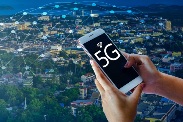 Chẳng hạn, tại thành phố An Khánh, An Huy, Trung Quốc, công nghệ 5G và thực tế ảo (VR) được ứng dụng để quan sát mực nước trong thời gian thực. Với tín hiệu mạng không dây 5G, nhân viên giám sát nhanh chóng quan sát sự thay đổi của mực nước thông qua kính VR, sau đó kịp thời đưa ra cảnh báo cho người dân.
