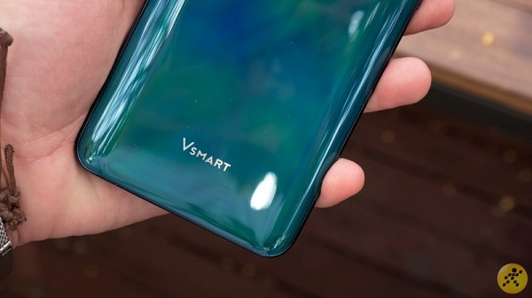 Nếu được sản xuất thành công, Vsmart Aris 5G sẽ là chiếc điện thoại cận cao cấp đầu tiên của quá trình hợp tác giữa Qualcomm và VinSmart. Đây cũng là sản phẩm đột phá về công nghệ bảo mật, khi tích hợp chip bảo mật Quantis QRNG sử dụng công nghệ điện toán lượng tử, do VinSmart phối hợp với Công ty IDQ (Thụy Sĩ) phát triển.