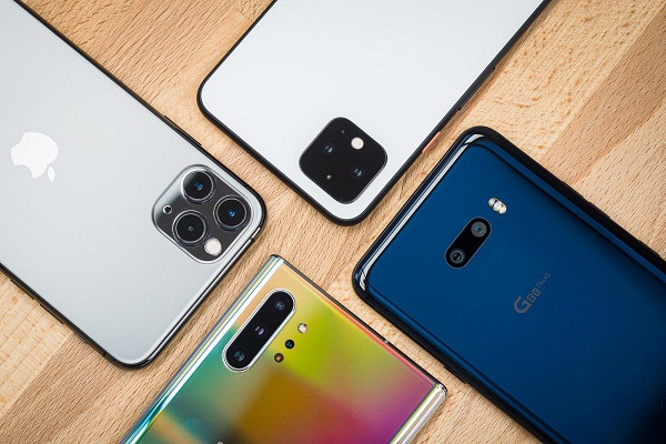 Đến năm 2035, bạn có thể sẽ bị... cười nhạo khi trên tay một chiếc smartphone. Thay vào đó, có thể mở các nội dung thực tế ảo từ một chiếc vòng đeo tay nhỏ bé.