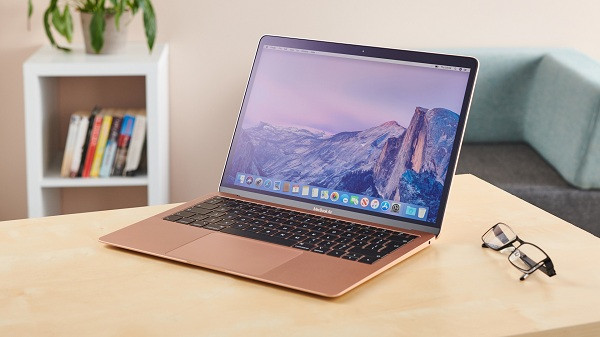 Apple MacBook Air được bình chọn là chiếc Macbook tốt nhất trong các dòng máy tính của Apple.