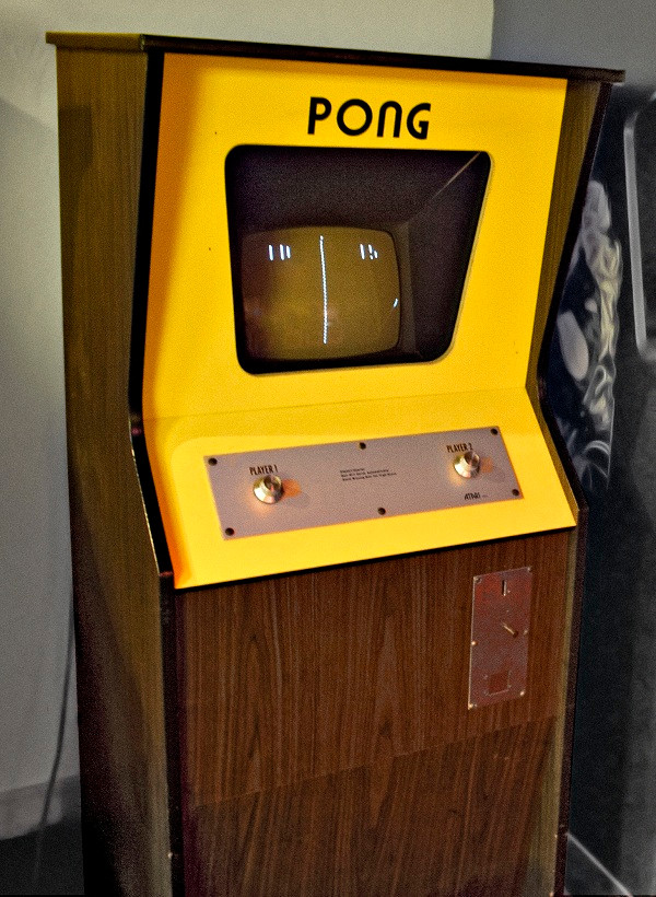 Với sự ra đời của Pong, ngành công nghiệp video game trên máy tính chính thức bước sang một kỉ nguyên hoàn toàn mới. Máy tính có thể dùng để chơi các game thuộc thể loại Arcade game của hãng Atari, nổi tiếng nhất trong số đó là Pinball được nhiều trẻ em yêu thích.