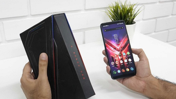 Samsung trước đây vốn nổi tiếng là nhà sản xuất với phong cách cấu hình "more is more" (nhiều hơn nữa), nhưng với ROG Phone 3, Asus đã vượt mặt Samsung.