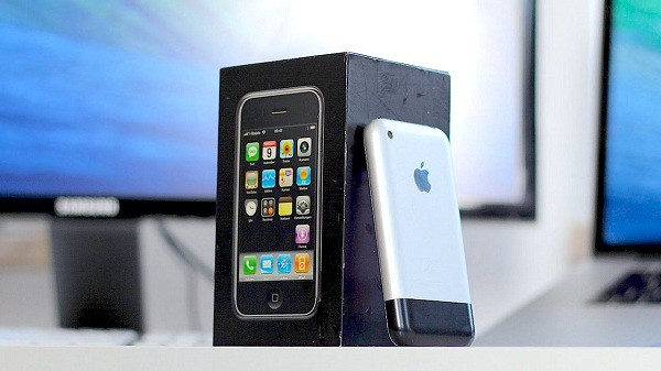 Có thể nói, iPhone 2G chính là sản phẩm giúp Apple khẳng định tên tuổi cũng như vị thế của mình với người dùng, đồng thời là bàn đạp giúp hãng này trở thành một trong những công ty có giá trị lớn nhất thế giới hiện nay.