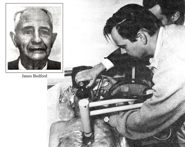 Vị khách hàng đầu tiên của họ là James Bedford - một nhà tâm lý học nổi tiếng và cũng được biết đến là người đàn ông giàu nhất nước Mỹ thời bấy giờ. Với tham vọng có thể...bất tử hoặc ít nhất là kéo dài sự sống thêm vài chục năm đến khi khoa học tiên tiến có thể chữa căn bệnh ung thư quái ác, James Bedford đã đồng ý tham gia thử nghiệm này và trả toàn bộ chi phí bằng tiền túi..