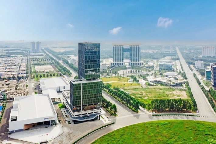 Đầu tư nước ngoài thu hút được 158,3 triệu đô la Mỹ (bằng 36% so với cùng kỳ), trong đó có 31 dự án mới (123,2 triệu đô la Mỹ, tăng 3,8 lần so với cùng kỳ); lũy kế đến nay, toàn tỉnh có 4.255 dự án với tổng vốn đầu tư 40 tỷ 541 triệu đô la Mỹ. Ảnh: TTXVN