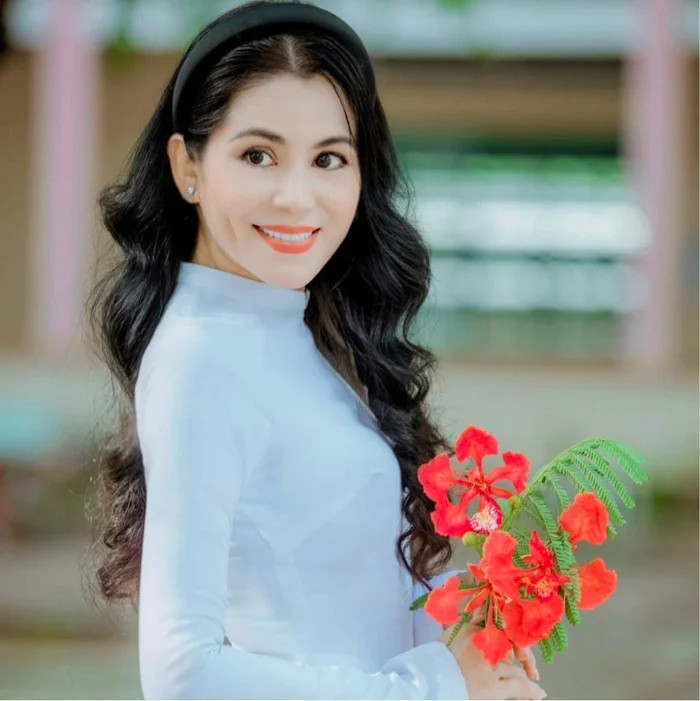 Dạ Thảo và Quyền Linh cưới vào năm 2004, sau 2 năm, cặp đôi sinh bé Lọ Lem (tên thật Mai Thảo Linh và sinh thêm bé Hạt Dẻ (tên thật Mai Thảo Ngọc) và năm 2008. Lúc mới hẹn hò, nam MC cho biết vợ là một người vô cùng nề nếp, giữ mình.