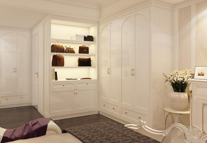 Căn villa sử dụng nội thất cổ kính, đắt tiền và là nơi để kinh doanh. Ảnh: FBNV