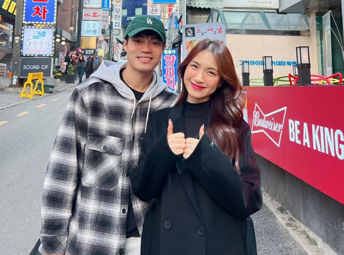 Sau tin đồn hẹn hò với cầu thủ Văn Toàn gây xôn xao thời gian qua, mới đây Hòa Minzy lên tiếng phủ nhận. Nũ ca sĩ cho khẳng định cô và Văn Toàn rất hồn nhiên, vô tư với tình bạn này. Ảnh: FBNV
