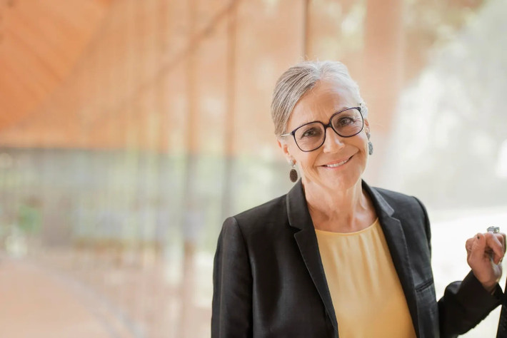 Đứng vị trí thứ 2 là nữ tỷ phú giàu nhất nước Mỹ Alice Walton với 72,3 tỷ USD. Khối tài sản của Alice Walton tăng 15,6 tỷ USD trong năm nay nhờ giá cổ phiếu của Walmart tăng 34% trong 12 tháng qua. Ảnh; Forbes
