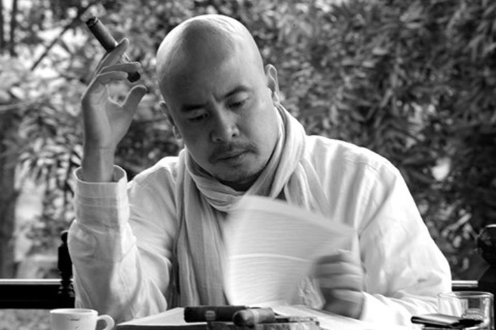 Bằng sự nỗ lực của mình, ông Đặng Lê Nguyên Vũ đã trở thành doanh nhân thành đạt, sở hữu thương hiệu cà phê lớn nhất tại Việt Nam. Ông rất ham đọc sách. Người ta kể từ nhỏ ông Đặng Lê Nguyên Vũ đã rất mê đọc sách. Ảnh: Vietnamnet