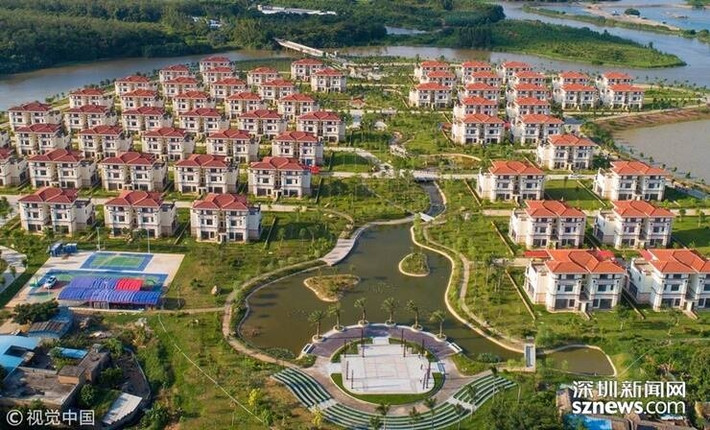Dù sau buổi thảo luận lại về sự phân chia nhà ở, các hộ gia đình có thể thống nhất lại việc ai ở nhà nào nhưng cách cư xử của một bộ phận dân làng đã khiến mong muốn báo đáp của Trần Sinh trở thành câu chuyện không mấy vui vẻ. Nguồn ảnh: QQ, Sznews