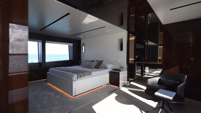 Riva 130 Bellissima có thể chứa tối đa 10 hành khách.