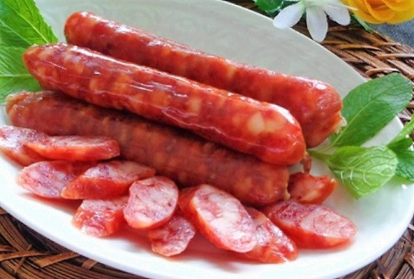 Ngoài thịt khô, lạp sườn cũng là đặc sản miền núi hút khách trước Tết Nguyên đán. Trên thị trường, lạp sườn Tây Bắc có giá từ 250.000 - 300.00 đồng/kg, tùy loại. Ảnh: Internet