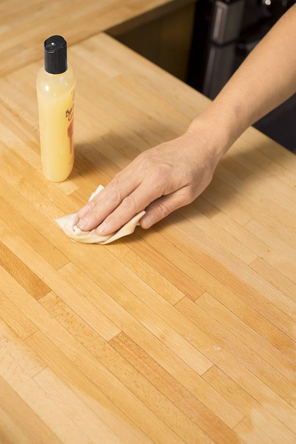 Tốt nhất, nên chuẩn bị khoảng 3 - 4 chiếc giẻ. Với mỗi khu vực trong nhà, bạn sẽ dùng một miếng giẻ khác nhau. Nguồn ảnh: Internet