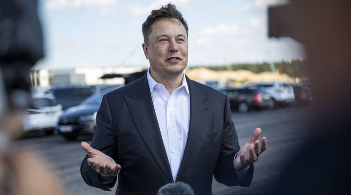 Với 195 tỷ USD, tỷ phú Elon Musk đã vượt Jeff Bezos để trở thành người giàu nhất thế giới trong bối cảnh cổ phiếu hãng xe điện Tesla tăng mạnh những phiên gần đây. Năm qua, tài sản của CEO Tesla Elon Musk vẫn tăng thêm hơn 165 tỷ USD.