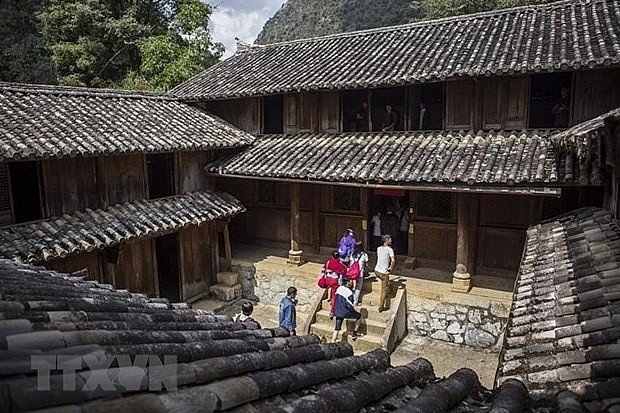 Dinh thự vua Mèo Vương Chính Đức ở Đồng Văn (Hà Giang) là một công trình với kiến trúc đặc sắc được Nhà nước xếp hạng di tích kiến trúc nghệ thuật cấp quốc gia. Ảnh: TTXVN.