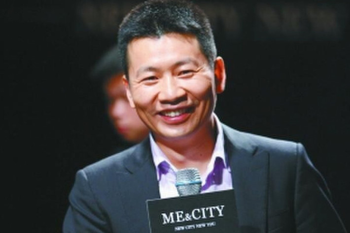 Tờ China Daily đưa tin tỷ phú Trung Quốc này đã bị cảnh sát tạm giữ để hỗ trợ điều tra một vụ giao dịch nội gián và thao túng chứng khoán. Tuy nhiên, sau một tuần "mất tích", vị tỷ phú trở lại tiếp tục công việc. Ảnh: Getty Images.