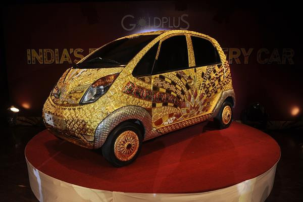Năm 2011, hãng xe Ấn Độ Tata Motors cho ra mắt phiên bản xa xỉ của loại xe giá rẻ Tata Nano. Phiên bản này được làm từ 80kg vàng 22 carat, 15 kg bạc và đính vô số đá quý.