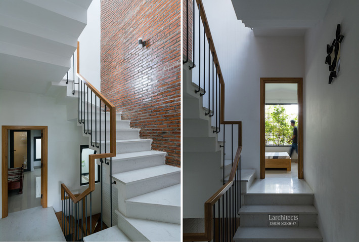 Với thiết kế lệch tầng, mỗi phòng nằm ở một độ cao khác nhau, giúp đưa nắng, gió vào từng ngóc ngách nhà.
