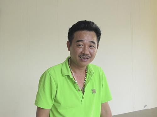 Hiện tại, nghệ sĩ Quốc Khánh có cuộc sống giản dị trong căn nhà nhỏ tại Hà Nội. Phòng riêng của anh chỉ vỏn vẹn 10m2.