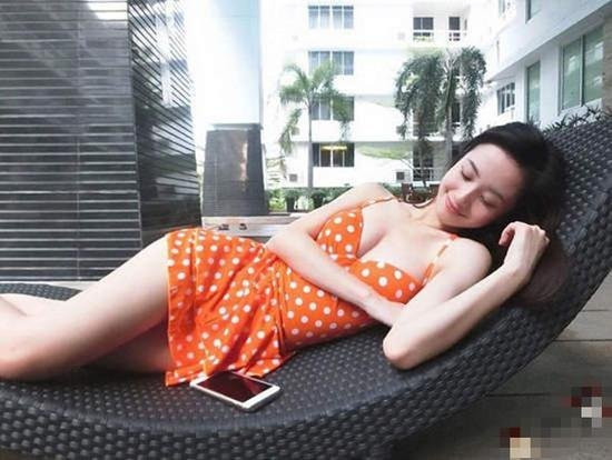Một số cư dân mạng thậm chí còn ví cô là phiên bản 2.0 của nữ diễn viên nổi tiếng Anglebaby.