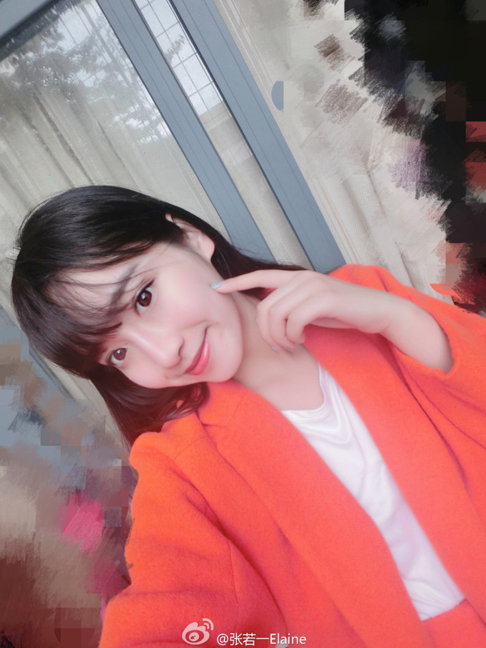 Cô giáo tương lai rất thích chụp ảnh "tự sướng".