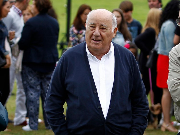 Ông trùm bán lẻ Amancio Ortega là người đồng sáng lập Inditex - đế chế bán lẻ sở hữu 8 thương hiệu gồm Zara, Massimo Dutti và Pull & Bear với 7.500 cửa hàng trên khắp thế giới.