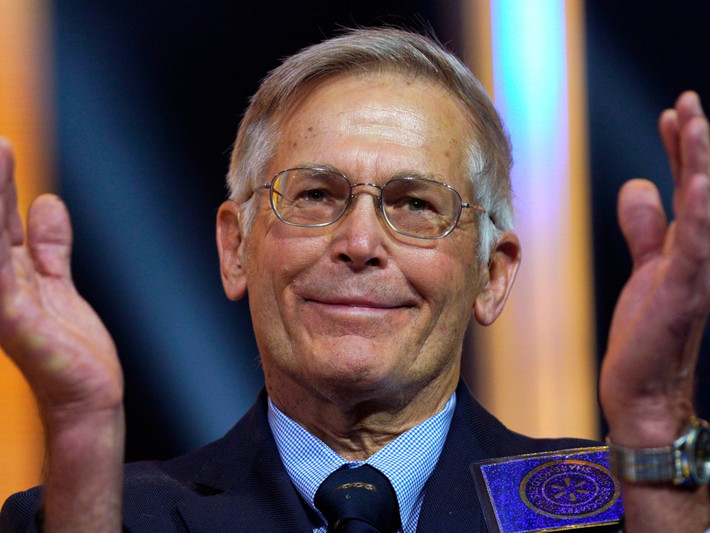 Jim Walton là con trai thứ của người sáng lập hãng bán lẻ Walmart, Sam Walton. Jim cùng với những người thừa kế khác của gia đình Walton hiện nắm giữ khoảng 50% cổ phần Walmart.