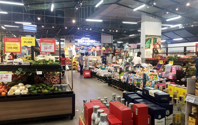 Ngày 14/5, Chủ tịch tập đoàn Auchan Retail, ông Edgard Bonte, thông báo quyết định bán hệ thống siêu thị Auchan tại Việt Nam, do hoạt động kinh doanh thua lỗ. Ảnh: Zing.