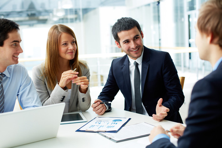 Nhà quản lý phát triển kinh doanh chịu trách nhiệm tạo cơ hội bán hàng với khách hàng cũ và mới, cũng như tạo ra các chiến lược kinh doanh mới cho một công ty để tăng doanh số. 49.000-118.000 USD là mức lương dành cho họ.
