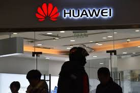 Người sáng lập Huawei Ren Zhengfei đã bác bỏ thông tin doanh nghiệp được được trợ cấp chính phủ trong một cuộc phỏng vấn của BBC hồi tháng 2. Tuy nhiên, sau đó phát ngôn viên của Huawei đã đính chính ý ông Ren Zhengfei là công ty không nhận viện trợ đặc biệt nào từ chính quyền. Ảnh: Daily Tribune.
