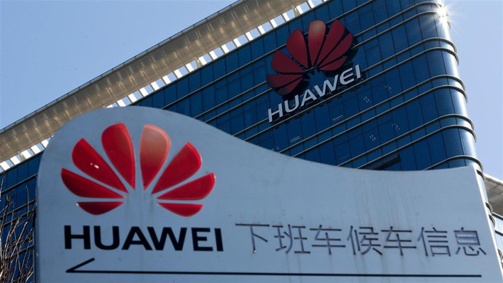 Một số kỹ sư hàng đầu của Huawei cũng nhận được tiền thưởng thông qua các chương trình của chính phủ: hơn 100 người năm ngoái nhận được hàng trăm nghìn USD từ thành phố Thâm Quyến. Ảnh: WSJ.