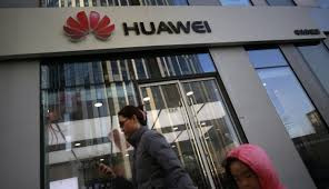 Năm 2004, Huawei ký hạn mức tín dụng 10 tỷ USD với Ngân hàng Phát triển Trung Quốc (CDB) nhằm cung cấp cho các khách hàng khoản vay để mua thiết bị viễn thông của mình. Mức này đã tăng gấp ba lần lên 30 tỷ USD năm 2009. Ảnh: Healthy.