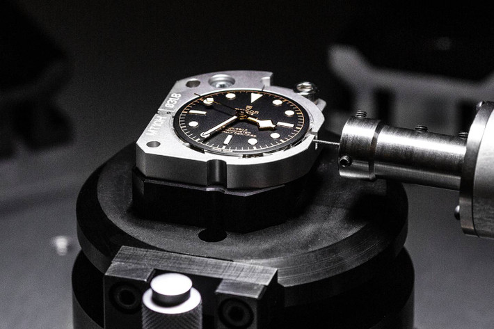 Cha đẻ Rolex Hans Wilsdorf thành lập Tudor vào năm 1926 với sứ mệnh tạo ra những chiếc đồng hồ có chất lượng tương đồng Rolex nhưng với mức giá dễ tiếp cận hơn tới phần đông khách hàng.