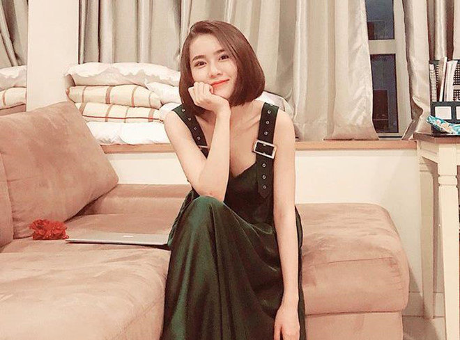 Sau 7 năm, từ nàng mẫu ảnh gắn liền với hình ảnh mộng mơ, kẹo ngọt, hotgirl Vân Shi đã trở thành cô gái trưởng thành và theo đuổi phong cách quyến rũ. 9X cho ra mắt vài MV ca nhạc đầu tay được đầu tư khủng. Tuy nhiên, cô cũng ít khi xuất hiện, không chia sẻ quá nhiều về cuộc sống riêng cũng như chuyện tình cảm.