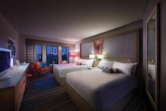 Mỗi phòng rộng khoảng 50m2, được trang bị nội thất cao cấp. Nguồn ảnh: CNN.