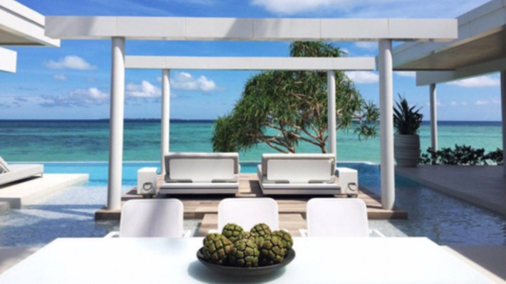 Resort này còn tự nuôi ong để lấy mật.