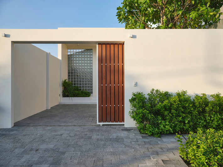 Gia chủ mong muốn có một không gian sống thoáng đãng hơn, cụ thể là có nhiều khoảng sân vườn và cây xanh nho nhỏ.