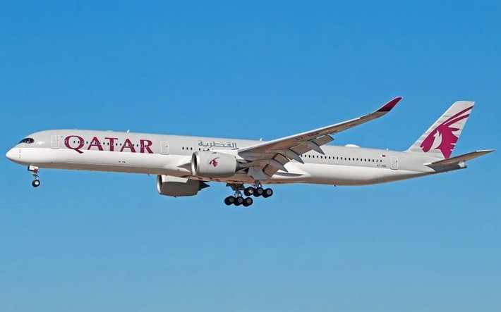 Airbus A350-1000 thân rộng có thể chứa tới 410 hành khách. Nó được trang bị một số động cơ tầm xa mạnh nhất thế giới. Ảnh: Hotcars