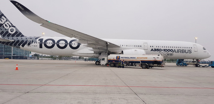 Phạm vi di chuyển của Airbus A350-1000 khoảng 15.600 km và có giá trung bình 352 triệu USD. Ảnh: Wiki