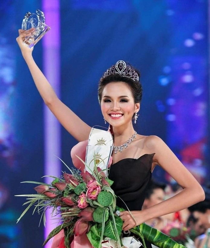 Diễm Hương đăng quang danh hiệu Hoa hậu Thế giới người Việt năm 2010 và cũng là hoa hậu cuối cùng của cuộc thi này. Ảnh: Saostar