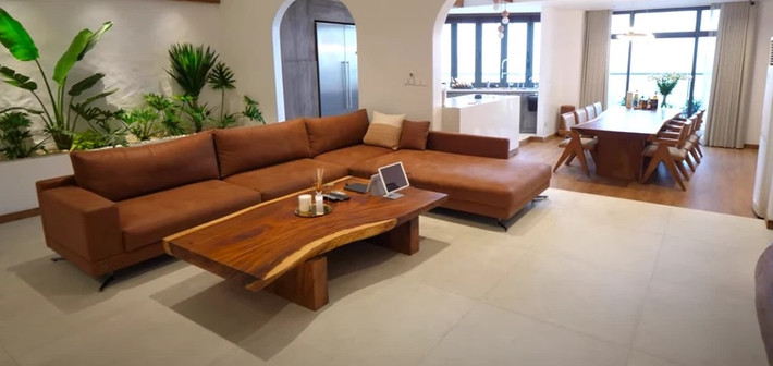 Căn hộ của ca nương Kiều Anh được đập thông từ 2 căn nhà và có diện tích hơn 300m2. Trong đó bao gồm 40 m2 ban công, 2 phòng ngủ cho vợ chồng và các con. Ảnh: NhaF