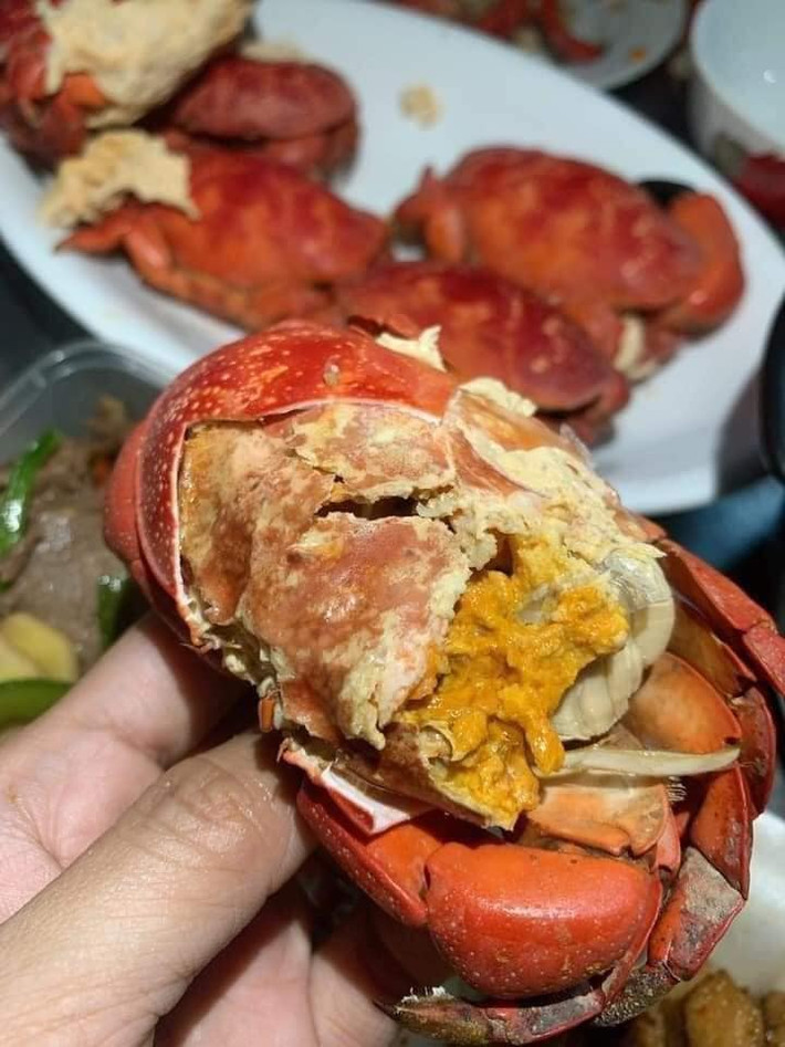 Nhiều chị em cho biết cù kỳ có thể hấp, rang me hoặc xay ra làm canh cua, nước lẩu ngon hơn cả cua đồng. Ảnh: Facebook