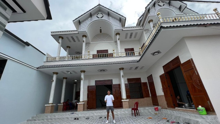 Dụng Quang Nho chia nhiều phòng để ngoài làm chỗ ở cho các thành viên gia đình còn đón tiếp khách tới chơi mỗi khi có dịp. Ảnh: FB Dụng Quang Nho
